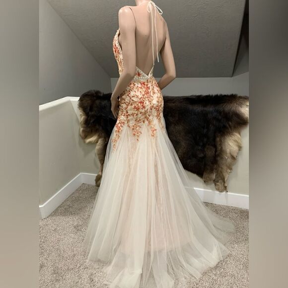 New Gorgeous Embroidered Floral Lace Beaded  Fishtail Halter Gown - Picture 10 of 16